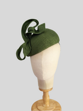Load image into Gallery viewer, Green ruffle bow hat