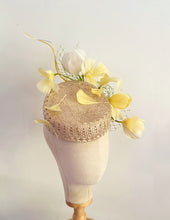 Load image into Gallery viewer, Woven pillbox with  Feather feature