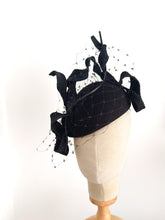 Load image into Gallery viewer, Black Double bows felt hat
