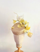 Load image into Gallery viewer, Woven pillbox with  Feather feature