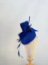 Load image into Gallery viewer, Blue  felt hat with feather feature
