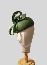 Load image into Gallery viewer, Green ruffle bow hat