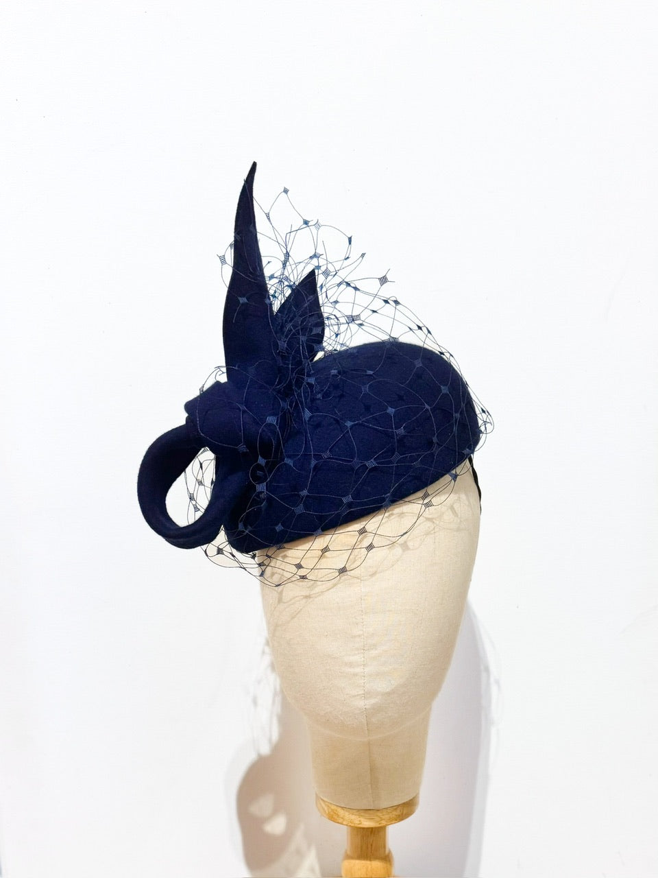 Knot bow  felt hat - navy blue