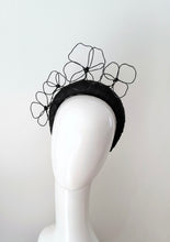 Load image into Gallery viewer, Wirework Blossom- black
