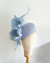 Load image into Gallery viewer, Light blue feather blooms felt hat
