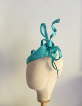 Load image into Gallery viewer, Dana flying bows hat
