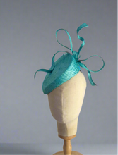 Load image into Gallery viewer, Dana flying bows hat
