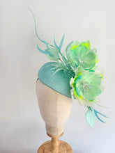 Load image into Gallery viewer, feather flower hat - lime  splice
