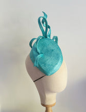 Load image into Gallery viewer, Dana flying bows hat
