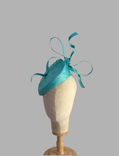 Load image into Gallery viewer, Dana flying bows hat
