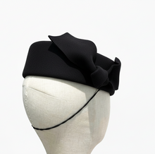 Load image into Gallery viewer, Side Bow pillbox - black
