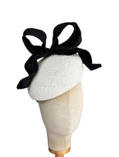 Load image into Gallery viewer, Tailed bow beret
