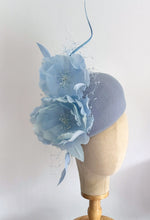 Load image into Gallery viewer, Light blue feather blooms felt hat
