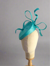 Load image into Gallery viewer, Dana flying bows hat
