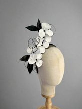 Load image into Gallery viewer, leather blossom -white and black
