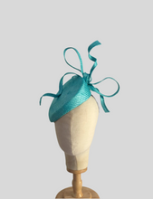 Load image into Gallery viewer, Dana flying bows hat
