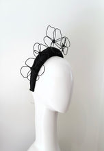 Load image into Gallery viewer, Wirework Blossom- black
