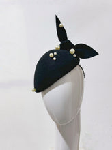 Load image into Gallery viewer, Black felt hat with pearls
