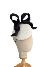 Load image into Gallery viewer, Tailed bow beret
