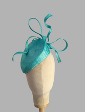 Load image into Gallery viewer, Dana flying bows hat
