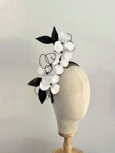 Load image into Gallery viewer, leather blossom -white and black

