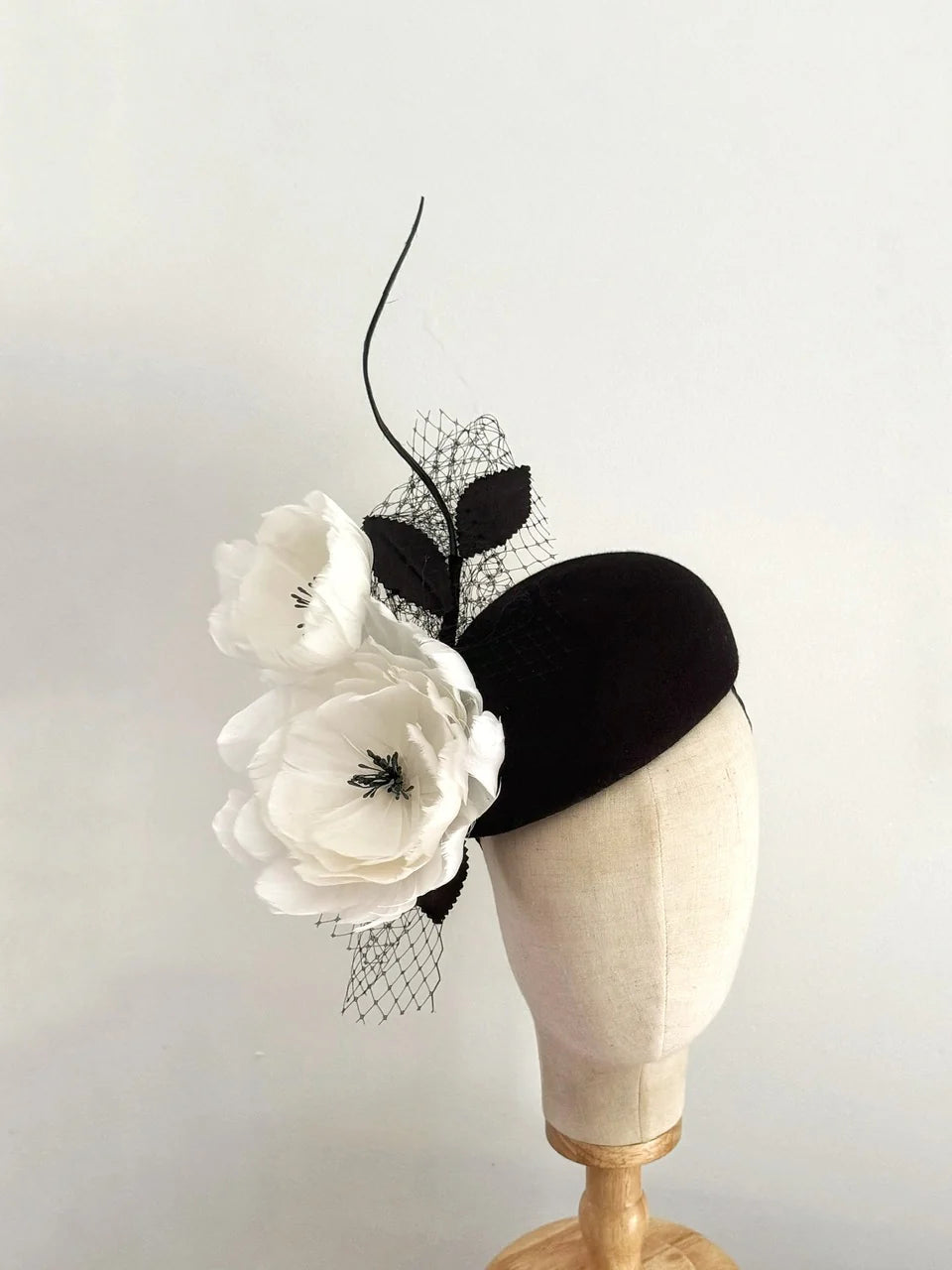Feather floral feature hat - black and white – Sassy  display picture 3